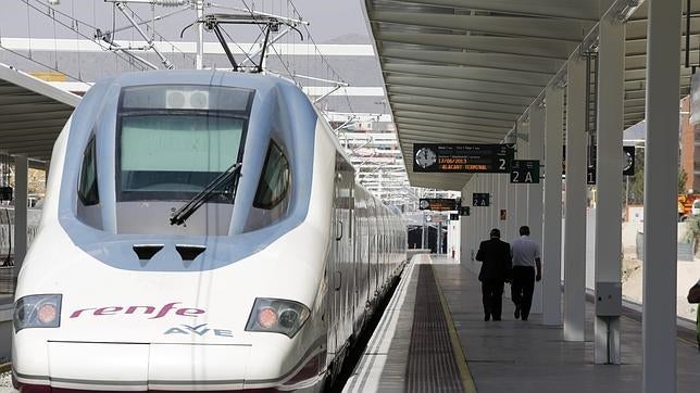 Telefónica se adjudica el contrato para suministrar wifi a los AVE de Renfe