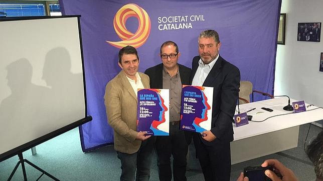 Los dirigentes de Sociedad Civil Catalana José Domingo, Rfael Arenas y Sixto Cadenas (de izquierda a derecha)