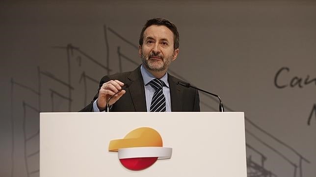 Repsol venderá activos por 6.200 millones y reducirá un 45% sus inversiones