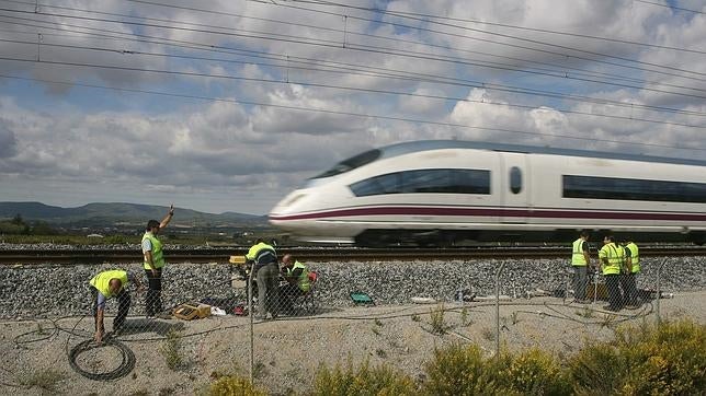 El cable del AVE fue cortado en un tramo sin cámaras de seguridad