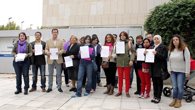 Entregan casi un millar de firmas para pedir un nuevo colegio en Seseña