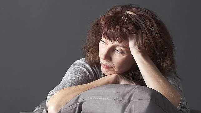 Las alteraciones del ánimo es un síntoma típico de la menopausia debido a la pérdida de estrógenos