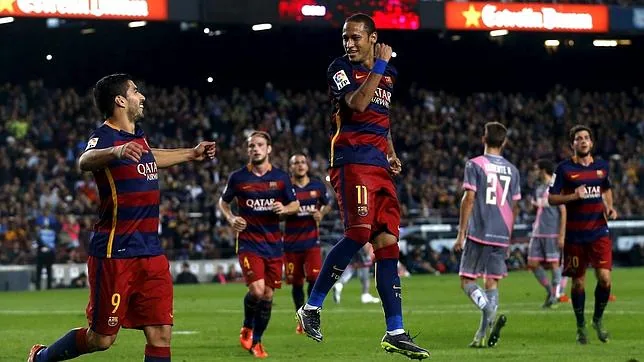 Neymar celebra uno de sus cuatro goles al Rayo