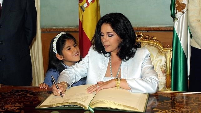 Historia de una polémica adopción: las dudas persiguen a Isabel Pantoja