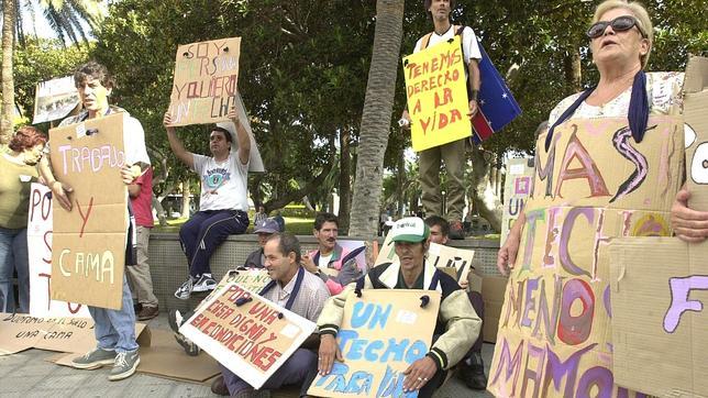 Diez de cada cien canarios sobreviven en grave pobreza, unas 215.000 personas