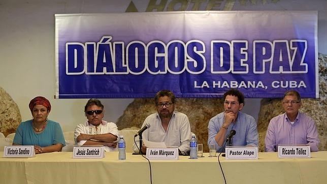 El Gobierno y las FARC anuncian un acuerdo para buscar a desaparecidos