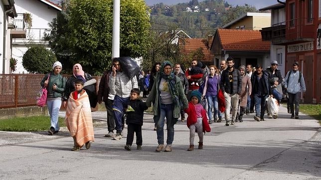 Eslovenia despliega soldados y tanques en la frontera con Croacia