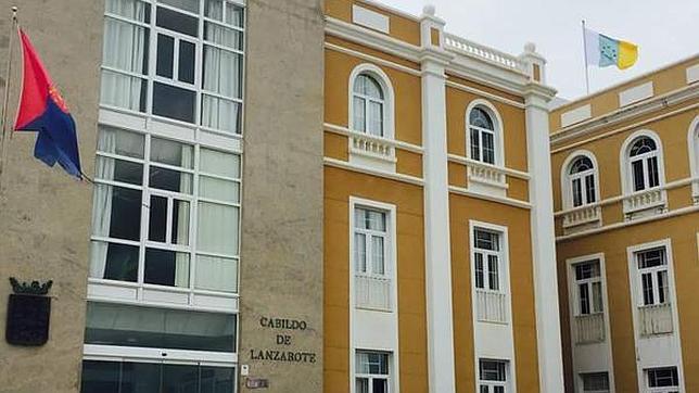 El Cabildo de Lanzarote iza la bandera separatista canaria de Antonio Cubillo