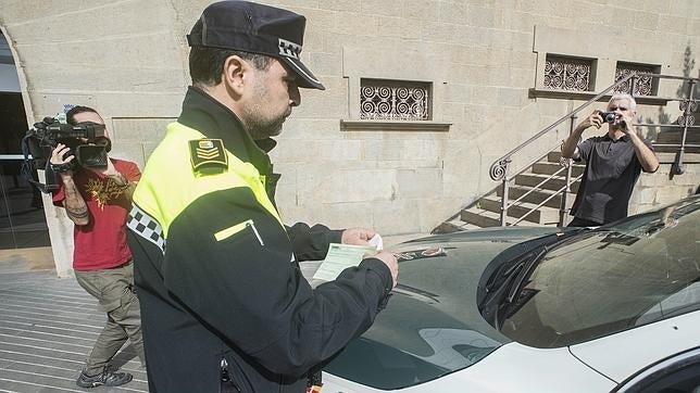 Multan a la Guardia Civil cuando recopilaba pruebas del 3% en Olot