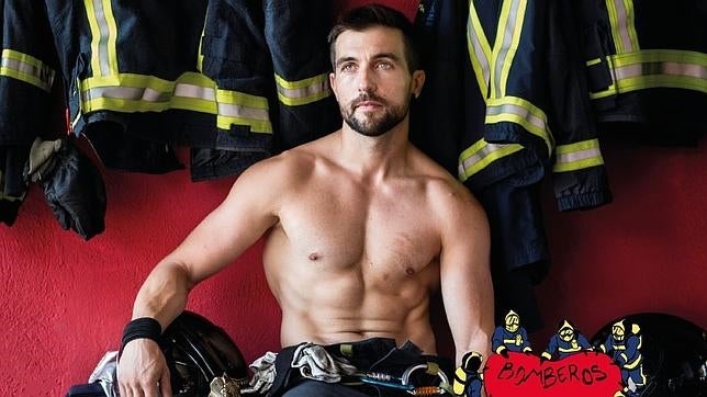 El calendario de los bomberos (y bombera) de Madrid desnudos de 2016