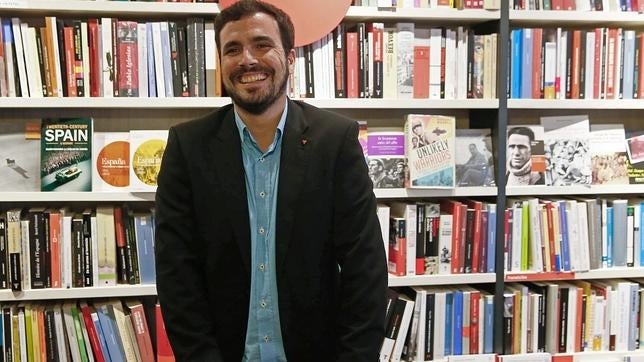 Garzón no fue al Congreso a votar los Presupuestos por presentar su libro «A pie de escaño»