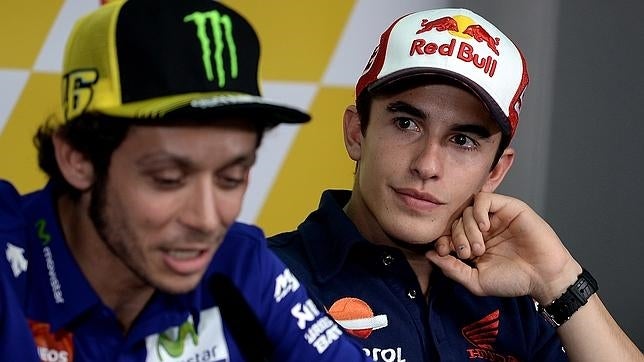 Rossi atiza a Márquez