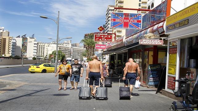 El turismo en Cataluña crece menos que el valenciano desde que aplicó la «ecotasa»