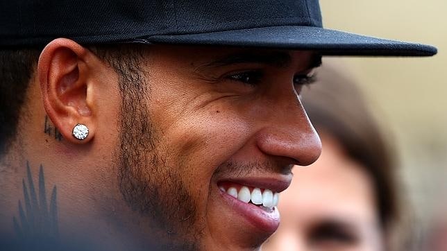 Sanción a Ferrari y alirón a la vista de Hamilton