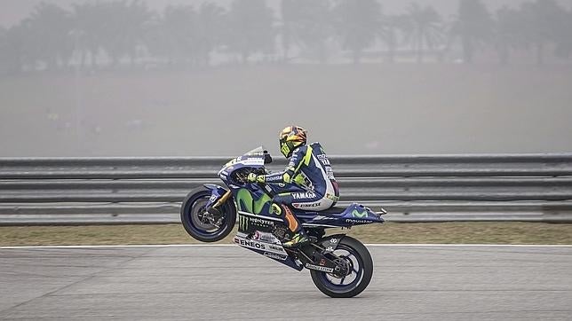 Rossi echa más leña al fuego acusando a Márquez