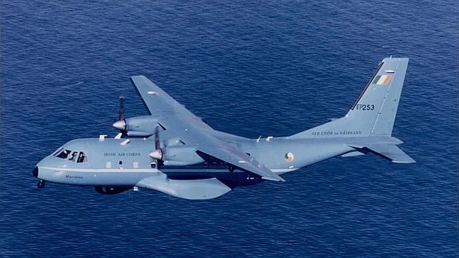 Avión CN-235, que se empleará en labores de rastreo en superficie marítima