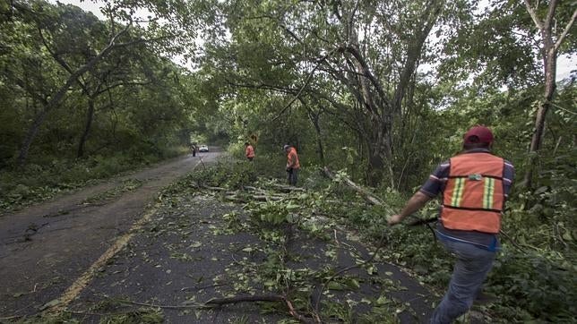 México levanta la «alerta preventiva» en tres estados tras el paso del huracán Patricia