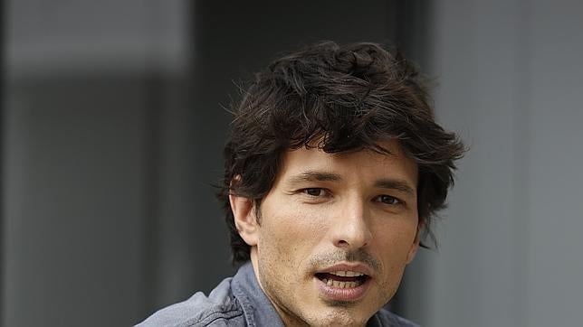 Andrés Velencoso: «Úrsula me apoya en todo pero nuestras carreras van por separado»