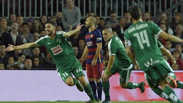 Mascherano, durante el partido de ayer contra el Éibar