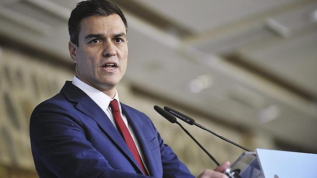 Pedro Sánchez desautoriza a Ximo Puig y no prohibirá a sus altos cargos ir a procesiones