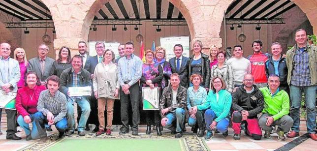 Los responsables de los centros educativos de Villarrobledo recibieron el diploma acreditativo de Escuela+Activa