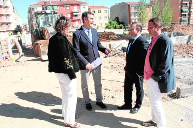 El candidato del PP ha hecho sus propuestas medioambientales en el futuro parque Adolfo Suárez