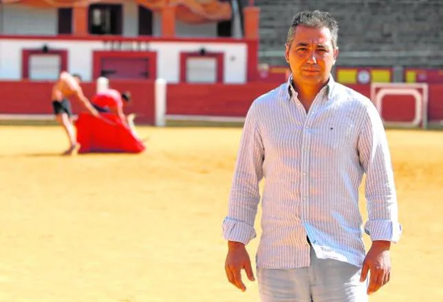Maximino Pérez posa en la plaza de toros de Ciudad Real, en una imagen de 2014
