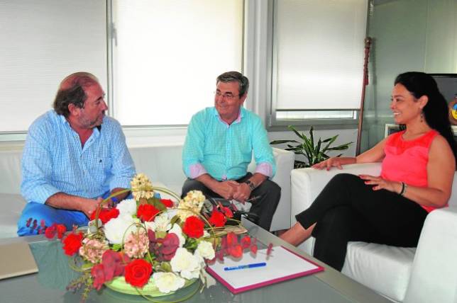 Zamora se reunió ayer con representantes d e la Asociación de Cofradías