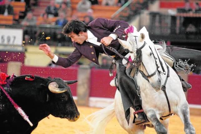 Una visita a la Nave de VaretasUna tarde de toros