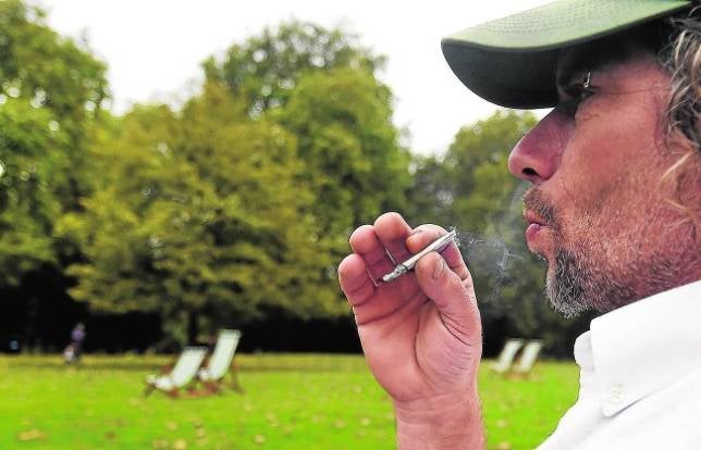 Guerra al tabaco en los parques de Londres