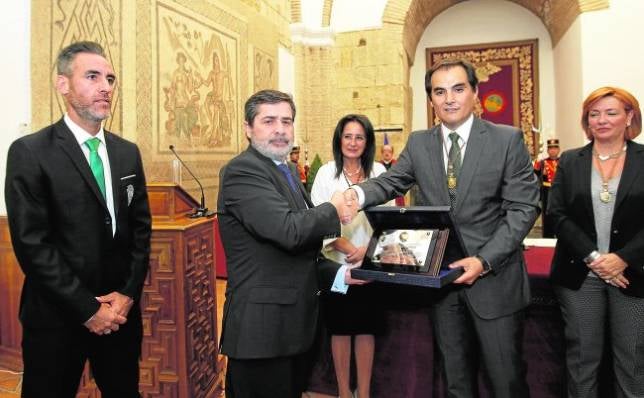 El Córdoba recibe la mayor distinción de la ciudad