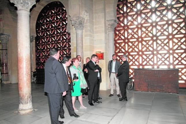 El Cabildo quiere abrir la celosía en dos hojas como puerta de la Catedral