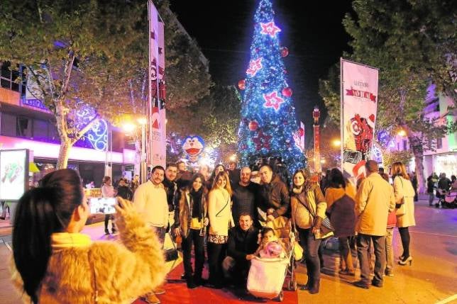 La víspera de la Inmaculada abre la fiesta navideña en la calle