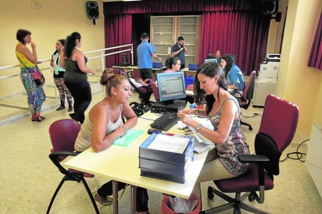 El Ayuntamiento da luz verde a 547 contratos para mayores de 30 años