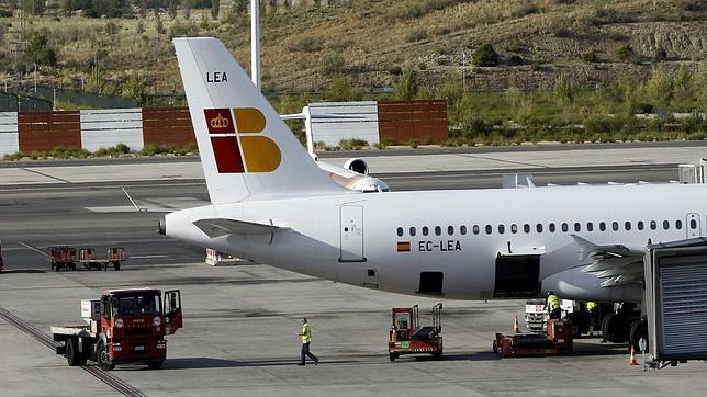 Iberia reanuda las rutas de Madrid a Montevideo y Santo Domingo