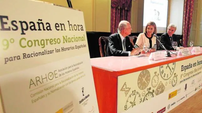 Cospedal participó ayer en el Congreso; en la mesa, junto a Ignacio Buqueras y Leandro Esteban