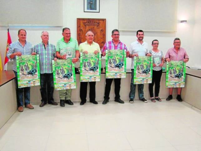 Reses por el campo en LomincharLos coches antiguos vuelven a Quintanar