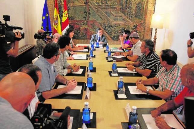 Un momento de la reunión de ayer en el Palacio de Fuensalida