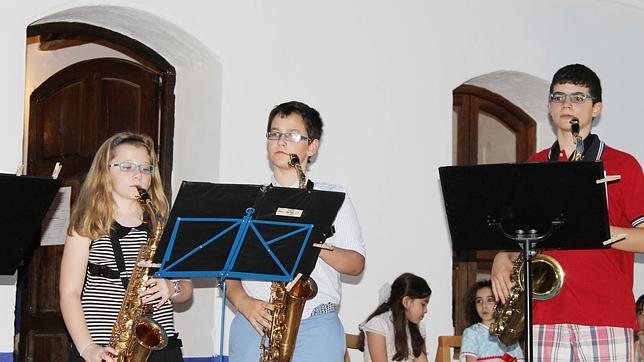 Los músicos toman las calles de Villafranca de los Caballeros