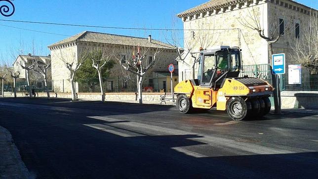 Las Ventas: polémica por el asfaltado de la zona que rodea al colegio