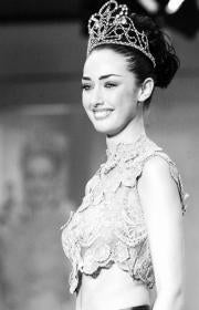 Dolores Alcocer, Miss Sevilla 2001, cree que el título abre muchas puertas