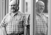 Juan Eslava Galán, escritor: «Ahora nos tiramos los muertos de la guerra a la cabeza y eso nos puede conducir a una involución»