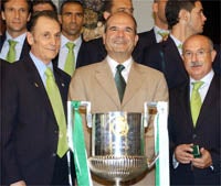 Chaves: «No sabía si recibiros ondeando la bandera del Betis»