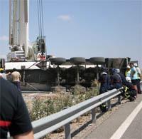 Vuelca un camión con 21.000 litros de nitrógeno en Puebla de Cazalla
