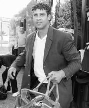 Rijkaard quiere alinear a Puyol y Leo Messi
