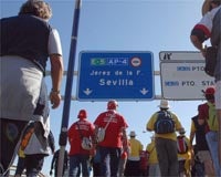 Trabajadores de Delphi inician una marcha a pie desde la factoría a Sevilla