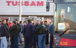 El Ayuntamiento contratará autobuses privados para paliar la huelga de Tussam en Feria si no hay acuerdo