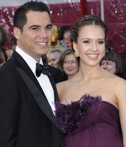 La actriz Jessica Alba se casa con el productor Cash Warren