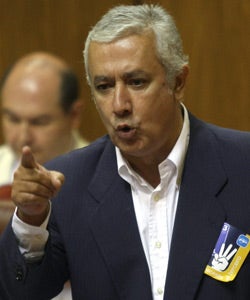 Arenas llama a Chaves «trilero» por negar la crisis e ignorar la «batalla campal» en las calles