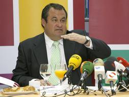 El Ayuntamiento reconoce una «clara situación de crisis» de la economía sevillana